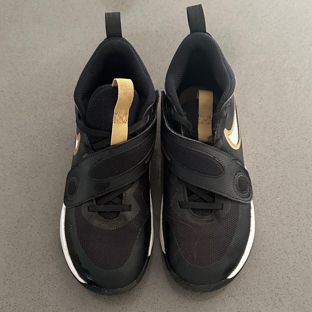 Kids Black and Gold basketball shoes